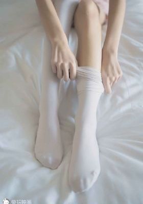 女生张开腿